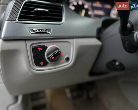 Сірий Ауді S8, об'ємом двигуна 4 л та пробігом 254 тис. км за 19900 $, фото 11 на Automoto.ua