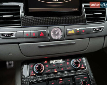 Сірий Ауді S8, об'ємом двигуна 4 л та пробігом 254 тис. км за 19900 $, фото 18 на Automoto.ua