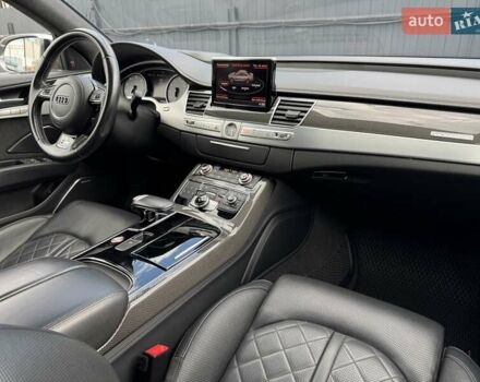 Сірий Ауді S8, об'ємом двигуна 3.99 л та пробігом 135 тис. км за 39999 $, фото 19 на Automoto.ua