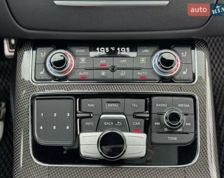 Сірий Ауді S8, об'ємом двигуна 3.99 л та пробігом 135 тис. км за 39999 $, фото 17 на Automoto.ua