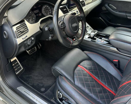 Серый Ауди С8, объемом двигателя 3.99 л и пробегом 122 тыс. км за 65000 $, фото 8 на Automoto.ua