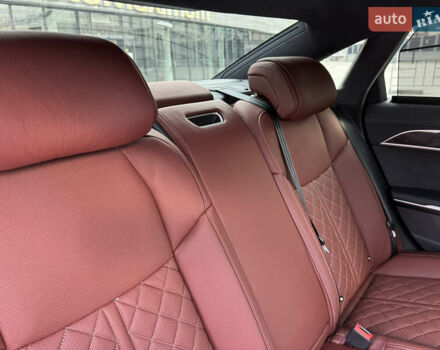 Сірий Ауді S8, об'ємом двигуна 4 л та пробігом 7 тис. км за 150000 $, фото 36 на Automoto.ua
