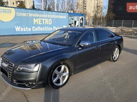 Серый Ауди С8, объемом двигателя 3.99 л и пробегом 182 тыс. км за 23000 $, фото 1 на Automoto.ua