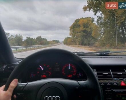Синий Ауди С8, объемом двигателя 4.17 л и пробегом 348 тыс. км за 9000 $, фото 13 на Automoto.ua