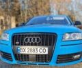 Синий Ауди С8, объемом двигателя 5.2 л и пробегом 177 тыс. км за 14000 $, фото 1 на Automoto.ua