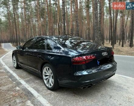 Синий Ауди С8, объемом двигателя 4 л и пробегом 58 тыс. км за 94436 $, фото 2 на Automoto.ua