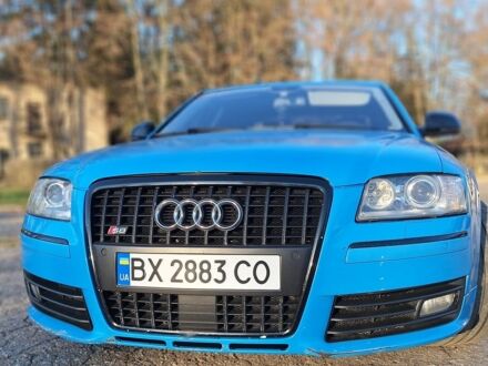 Синий Ауди С8, объемом двигателя 5.2 л и пробегом 177 тыс. км за 13500 $, фото 1 на Automoto.ua