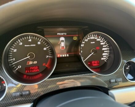 Зелений Ауді S8, об'ємом двигуна 5.2 л та пробігом 69 тис. км за 48900 $, фото 13 на Automoto.ua