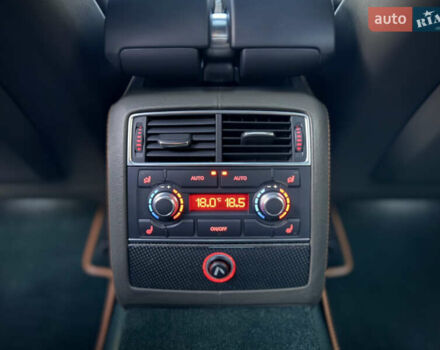 Зеленый Ауди С8, объемом двигателя 5.2 л и пробегом 69 тыс. км за 49000 $, фото 49 на Automoto.ua