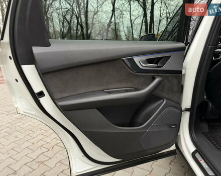 Белый Ауди SQ7, объемом двигателя 3.96 л и пробегом 206 тыс. км за 44000 $, фото 34 на Automoto.ua