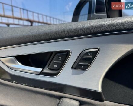 Белый Ауди SQ7, объемом двигателя 3.96 л и пробегом 206 тыс. км за 45000 $, фото 9 на Automoto.ua