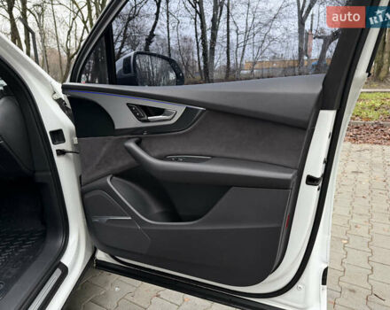 Белый Ауди SQ7, объемом двигателя 3.96 л и пробегом 206 тыс. км за 44000 $, фото 42 на Automoto.ua