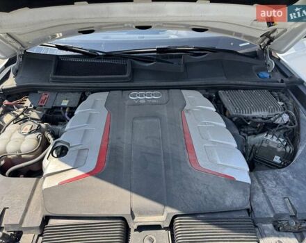 Белый Ауди SQ7, объемом двигателя 3.96 л и пробегом 206 тыс. км за 45000 $, фото 5 на Automoto.ua