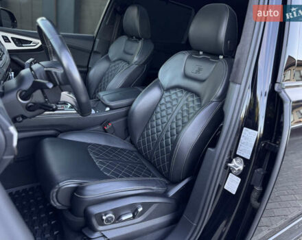 Черный Ауди SQ7, объемом двигателя 4 л и пробегом 135 тыс. км за 63000 $, фото 41 на Automoto.ua