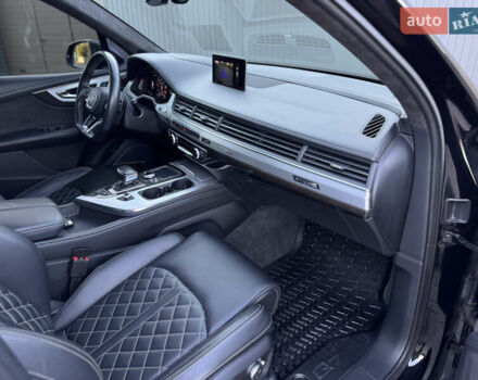 Черный Ауди SQ7, объемом двигателя 4 л и пробегом 135 тыс. км за 63000 $, фото 32 на Automoto.ua