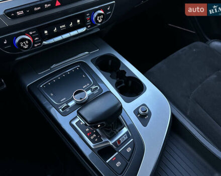 Черный Ауди SQ7, объемом двигателя 3.96 л и пробегом 343 тыс. км за 35500 $, фото 19 на Automoto.ua