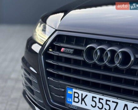 Черный Ауди SQ7, объемом двигателя 4 л и пробегом 135 тыс. км за 63000 $, фото 4 на Automoto.ua