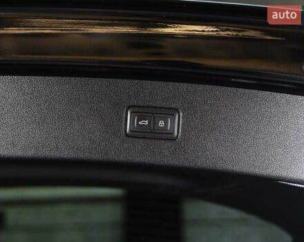 Черный Ауди SQ7, объемом двигателя 4 л и пробегом 123 тыс. км за 59900 $, фото 48 на Automoto.ua