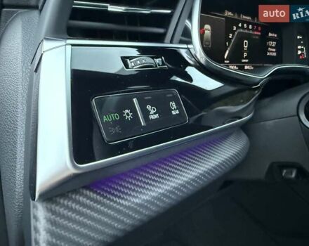 Черный Ауди SQ7, объемом двигателя 4 л и пробегом 20 тыс. км за 107000 $, фото 32 на Automoto.ua