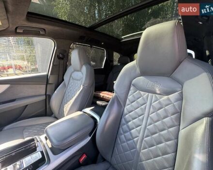Красный Ауди SQ7, объемом двигателя 4 л и пробегом 73 тыс. км за 85000 $, фото 40 на Automoto.ua
