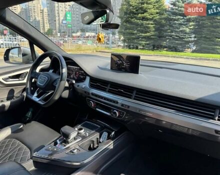 Сірий Ауді SQ7, об'ємом двигуна 4 л та пробігом 96 тис. км за 59900 $, фото 44 на Automoto.ua