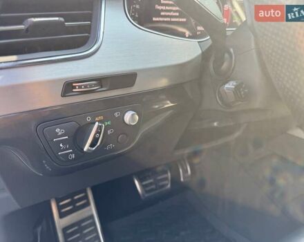 Сірий Ауді SQ7, об'ємом двигуна 4 л та пробігом 96 тис. км за 59900 $, фото 31 на Automoto.ua