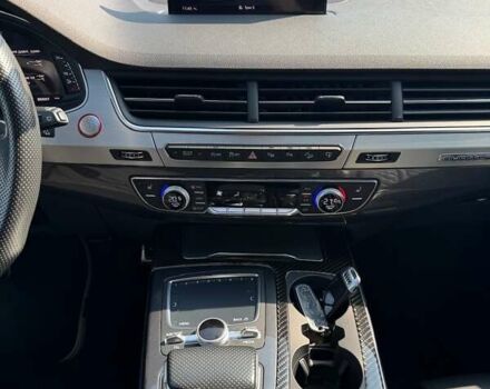 Сірий Ауді SQ7, об'ємом двигуна 4 л та пробігом 96 тис. км за 59900 $, фото 34 на Automoto.ua