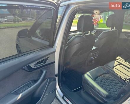 Сірий Ауді SQ7, об'ємом двигуна 4 л та пробігом 96 тис. км за 59900 $, фото 35 на Automoto.ua