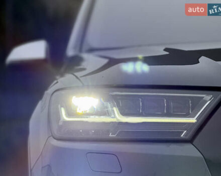 Сірий Ауді SQ7, об'ємом двигуна 4 л та пробігом 148 тис. км за 46999 $, фото 28 на Automoto.ua
