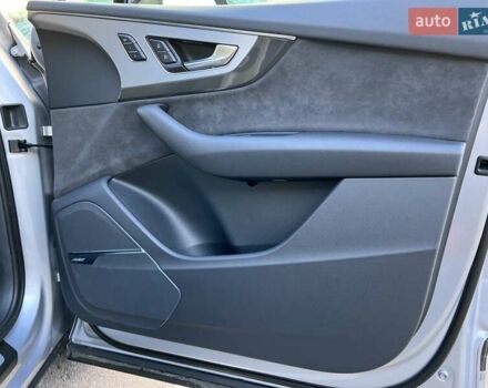 Серый Ауди SQ7, объемом двигателя 3.96 л и пробегом 96 тыс. км за 55750 $, фото 62 на Automoto.ua