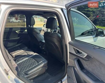 Сірий Ауді SQ7, об'ємом двигуна 4 л та пробігом 96 тис. км за 59900 $, фото 37 на Automoto.ua