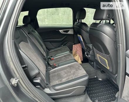 Сірий Ауді SQ7, об'ємом двигуна 4 л та пробігом 140 тис. км за 63800 $, фото 14 на Automoto.ua