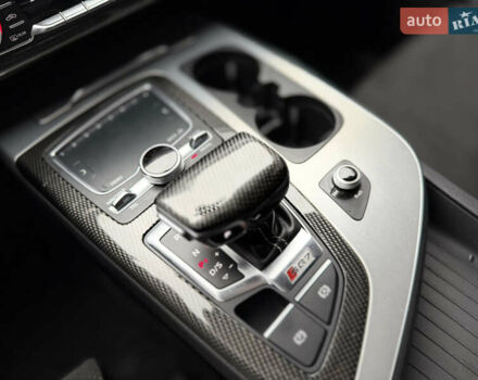 Сірий Ауді SQ7, об'ємом двигуна 4 л та пробігом 170 тис. км за 44900 $, фото 17 на Automoto.ua