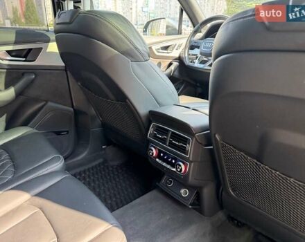 Сірий Ауді SQ7, об'ємом двигуна 4 л та пробігом 96 тис. км за 59900 $, фото 39 на Automoto.ua