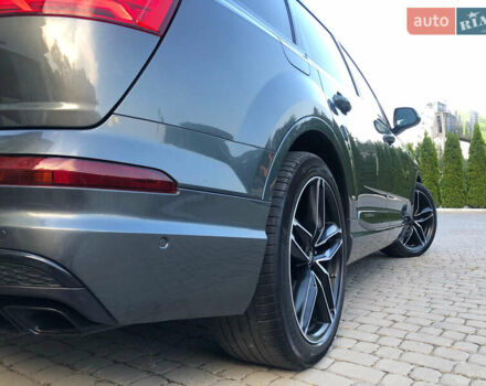 Серый Ауди SQ7, объемом двигателя 3.96 л и пробегом 103 тыс. км за 62000 $, фото 67 на Automoto.ua