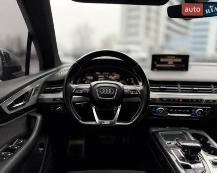Сірий Ауді SQ7, об'ємом двигуна 4 л та пробігом 170 тис. км за 44900 $, фото 13 на Automoto.ua