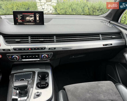 Сірий Ауді SQ7, об'ємом двигуна 4 л та пробігом 148 тис. км за 46999 $, фото 66 на Automoto.ua
