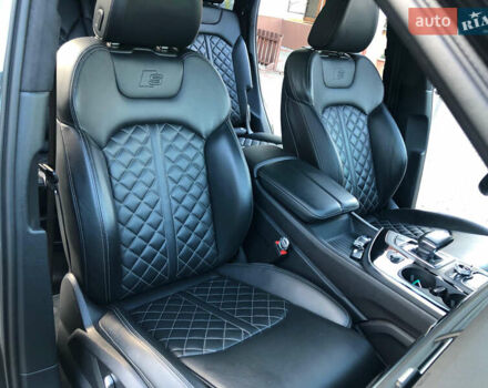 Серый Ауди SQ7, объемом двигателя 3.96 л и пробегом 103 тыс. км за 62000 $, фото 112 на Automoto.ua