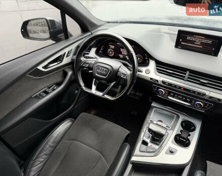 Сірий Ауді SQ7, об'ємом двигуна 4 л та пробігом 170 тис. км за 44900 $, фото 15 на Automoto.ua