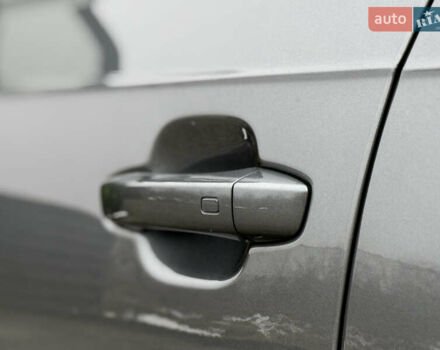 Сірий Ауді SQ7, об'ємом двигуна 4 л та пробігом 148 тис. км за 46999 $, фото 48 на Automoto.ua