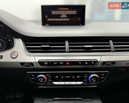 Сірий Ауді SQ7, об'ємом двигуна 4 л та пробігом 170 тис. км за 44900 $, фото 19 на Automoto.ua