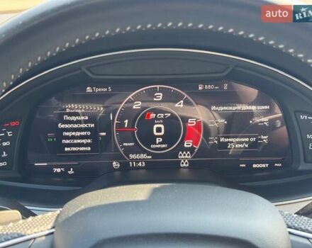 Сірий Ауді SQ7, об'ємом двигуна 4 л та пробігом 96 тис. км за 59900 $, фото 32 на Automoto.ua