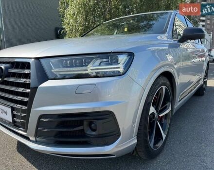 Сірий Ауді SQ7, об'ємом двигуна 4 л та пробігом 96 тис. км за 59900 $, фото 1 на Automoto.ua