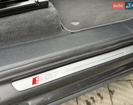 Сірий Ауді SQ7, об'ємом двигуна 4 л та пробігом 148 тис. км за 46999 $, фото 54 на Automoto.ua