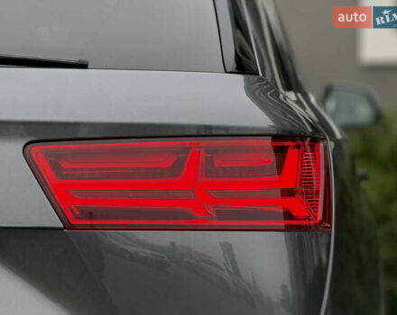 Сірий Ауді SQ7, об'ємом двигуна 4 л та пробігом 148 тис. км за 46999 $, фото 37 на Automoto.ua
