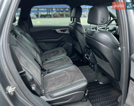 Серый Ауди SQ7, объемом двигателя 3.96 л и пробегом 232 тыс. км за 46000 $, фото 26 на Automoto.ua