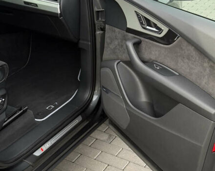 Сірий Ауді SQ7, об'ємом двигуна 3.96 л та пробігом 174 тис. км за 55800 $, фото 22 на Automoto.ua