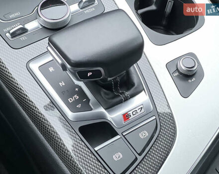 Серый Ауди SQ7, объемом двигателя 3.96 л и пробегом 232 тыс. км за 46000 $, фото 37 на Automoto.ua