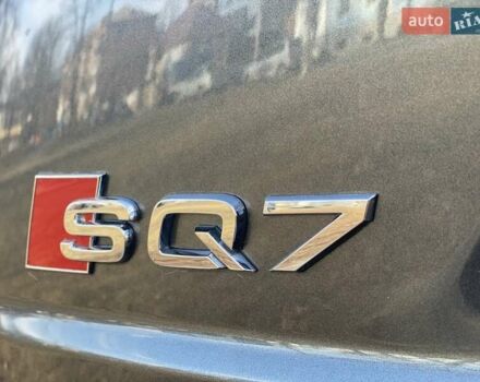 Серый Ауди SQ7, объемом двигателя 3.96 л и пробегом 138 тыс. км за 61000 $, фото 6 на Automoto.ua