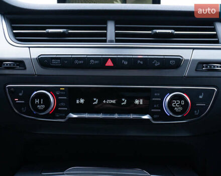 Серый Ауди SQ7, объемом двигателя 3.96 л и пробегом 148 тыс. км за 56000 $, фото 16 на Automoto.ua